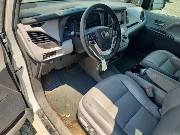 5TDDZ3DC7HS176730 2017 TOYOTA SIENNA - Image 8
