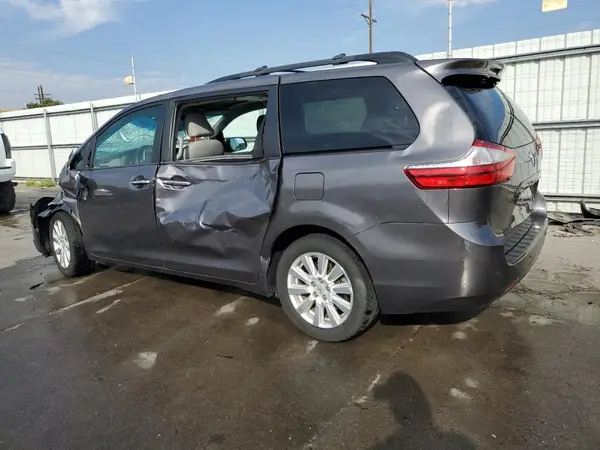 5TDDZ3DC7HS177179 2017 TOYOTA SIENNA - Image 2