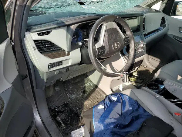 5TDDZ3DC7HS177179 2017 TOYOTA SIENNA - Image 8