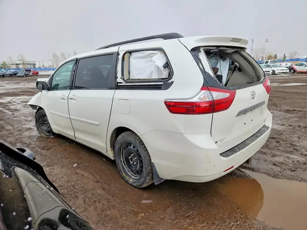 5TDDZ3DC7HS180552 2017 TOYOTA SIENNA - Image 2