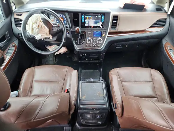 5TDDZ3DC7HS180552 2017 TOYOTA SIENNA - Image 8