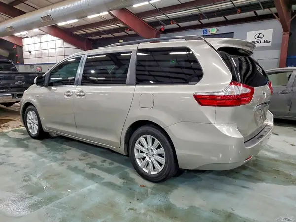 5TDDZ3DC7HS182205 2017 TOYOTA SIENNA - Image 2