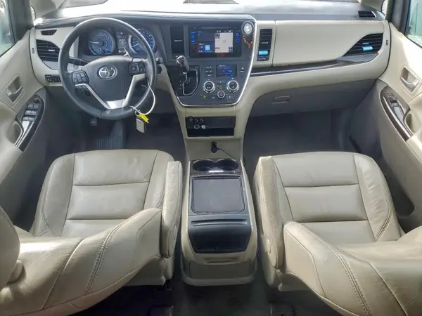 5TDDZ3DC7HS185685 2017 TOYOTA SIENNA - Image 8
