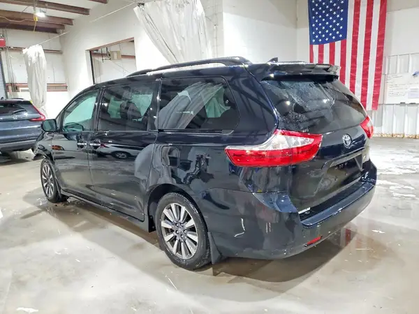 5TDDZ3DC7JS190567 2018 TOYOTA SIENNA - Image 2