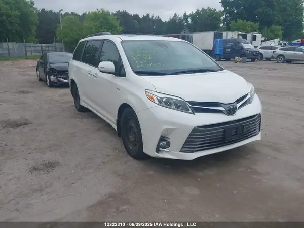 5TDDZ3DC7JS206055 2018 TOYOTA SIENNA - Image 1