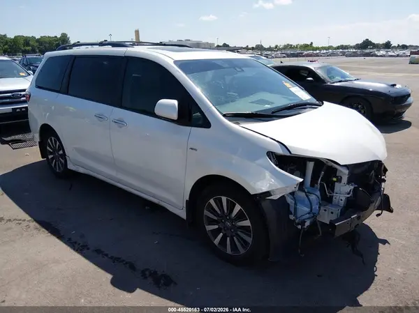 5TDDZ3DC7JS208257 2018 TOYOTA SIENNA - Image 1