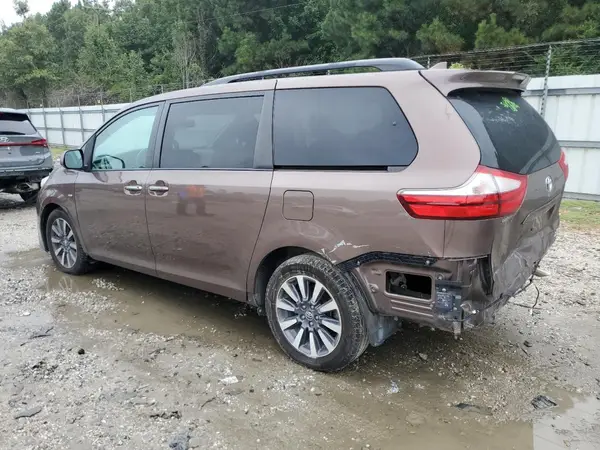 5TDDZ3DC7KS213461 2019 TOYOTA SIENNA - Image 2