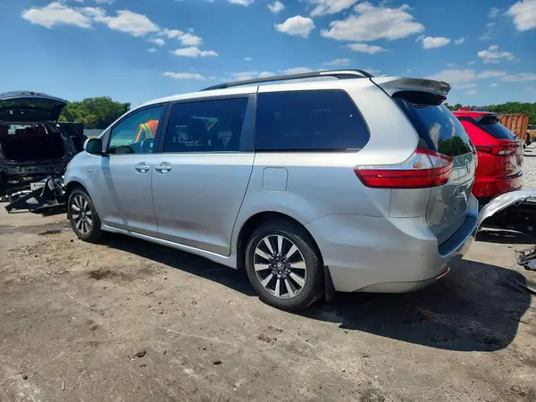 5TDDZ3DC7KS214853 2019 TOYOTA SIENNA - Image 2