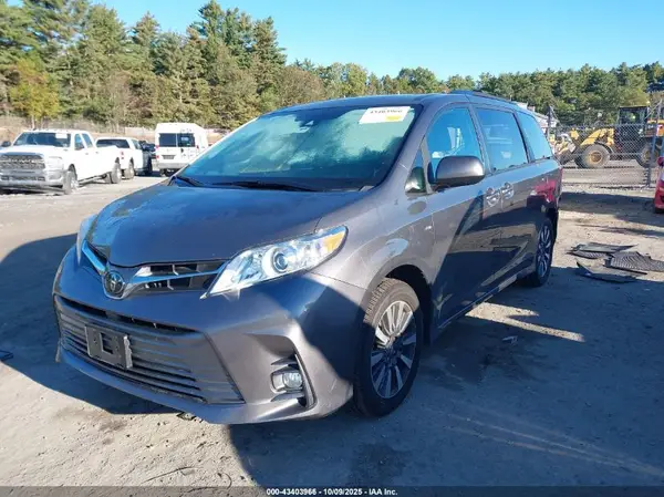 5TDDZ3DC7KS225271 2019 TOYOTA SIENNA - Image 2