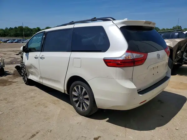 5TDDZ3DC7KS227330 2019 TOYOTA SIENNA - Image 2