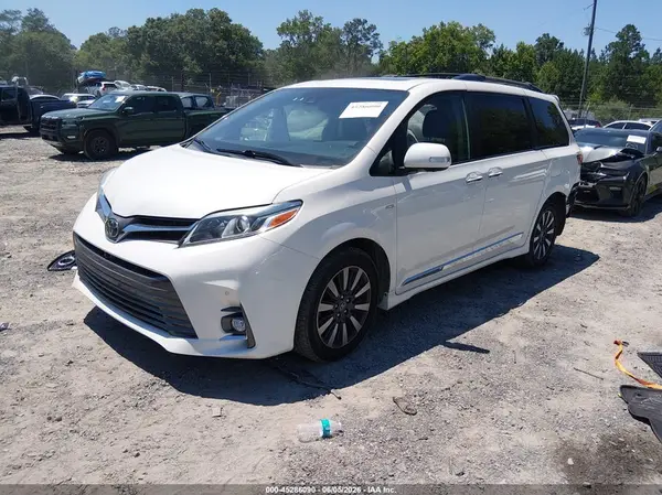 5TDDZ3DC7LS233081 2020 TOYOTA SIENNA - Image 2