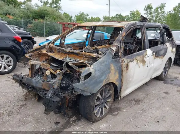 5TDDZ3DC7LS233159 2020 TOYOTA SIENNA - Image 2