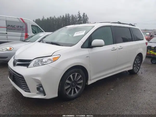 5TDDZ3DC7LS237745 2020 TOYOTA SIENNA - Image 2