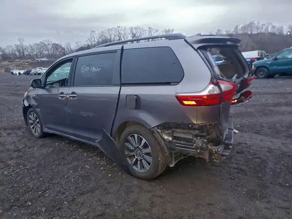 5TDDZ3DC7LS241794 2020 TOYOTA SIENNA - Image 2