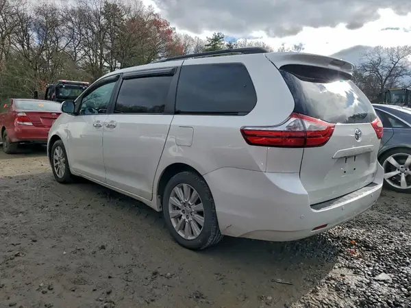 5TDDZ3DC8HS153036 2017 TOYOTA SIENNA - Image 2