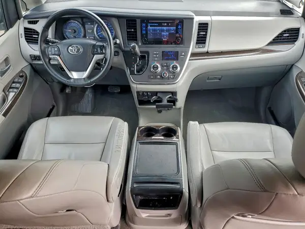 5TDDZ3DC8HS153036 2017 TOYOTA SIENNA - Image 8