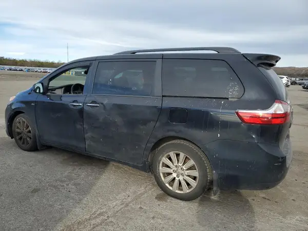 5TDDZ3DC8HS153859 2017 TOYOTA SIENNA - Image 2