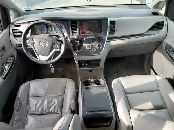 5TDDZ3DC8HS153859 2017 TOYOTA SIENNA - Image 8