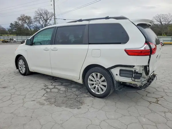 5TDDZ3DC8HS156261 2017 TOYOTA SIENNA - Image 2