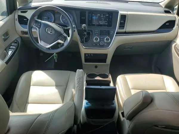 5TDDZ3DC8HS156261 2017 TOYOTA SIENNA - Image 8