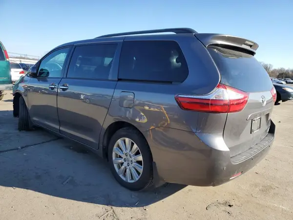 5TDDZ3DC8HS156356 2017 TOYOTA SIENNA - Image 2