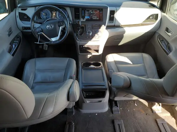 5TDDZ3DC8HS156356 2017 TOYOTA SIENNA - Image 8