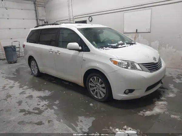 5TDDZ3DC8HS159225 2017 TOYOTA SIENNA - Image 1