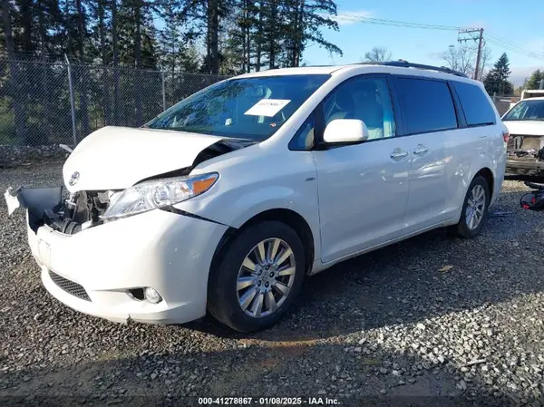 5TDDZ3DC8HS160729 2017 TOYOTA SIENNA - Image 2