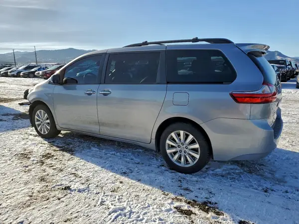 5TDDZ3DC8HS163761 2017 TOYOTA SIENNA - Image 2