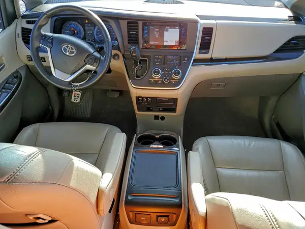 5TDDZ3DC8HS163761 2017 TOYOTA SIENNA - Image 8