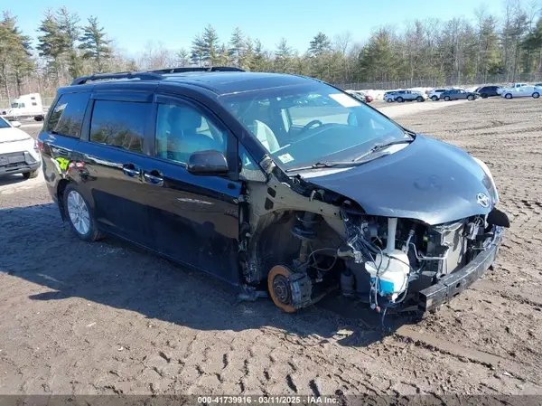 5TDDZ3DC8HS166143 2017 TOYOTA SIENNA - Image 1