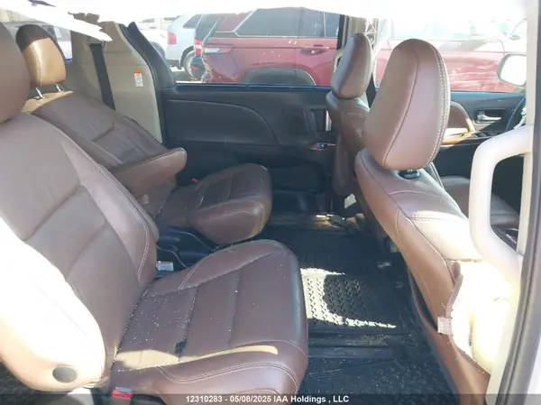 5TDDZ3DC8HS166269 2017 TOYOTA SIENNA - Image 8