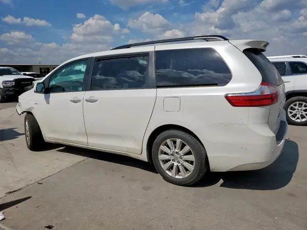 5TDDZ3DC8HS166532 2017 TOYOTA SIENNA - Image 2
