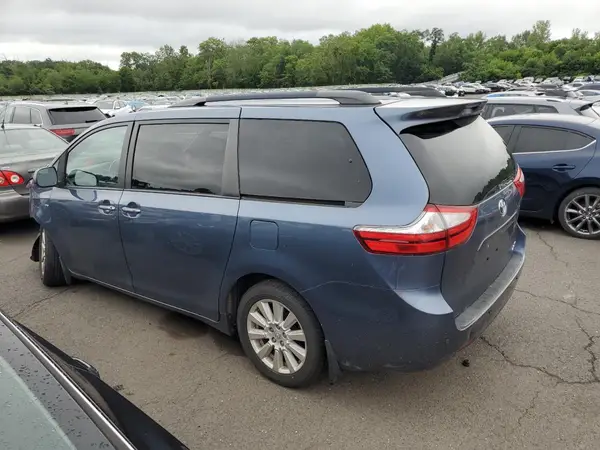 5TDDZ3DC8HS166630 2017 TOYOTA SIENNA - Image 2