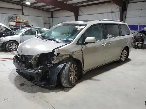5TDDZ3DC8HS167034 2017 TOYOTA SIENNA - Image 1
