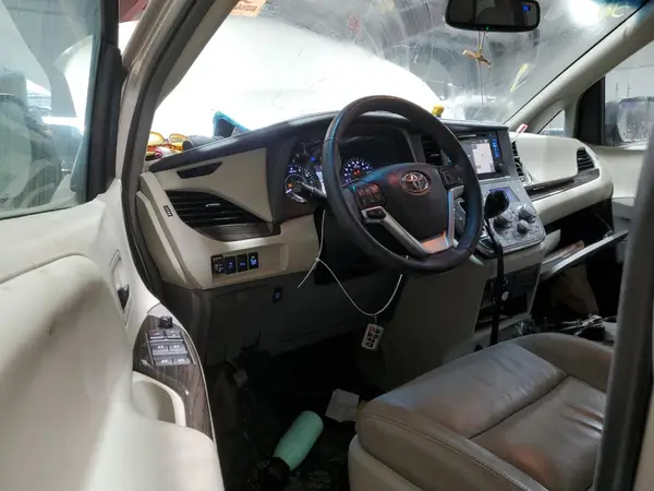 5TDDZ3DC8HS167034 2017 TOYOTA SIENNA - Image 8