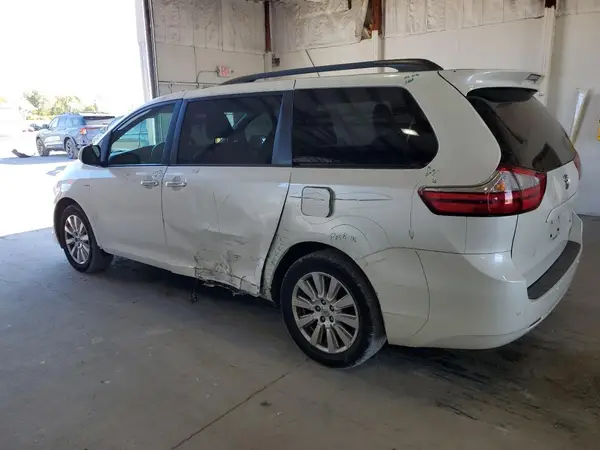 5TDDZ3DC8HS167213 2017 TOYOTA SIENNA - Image 2