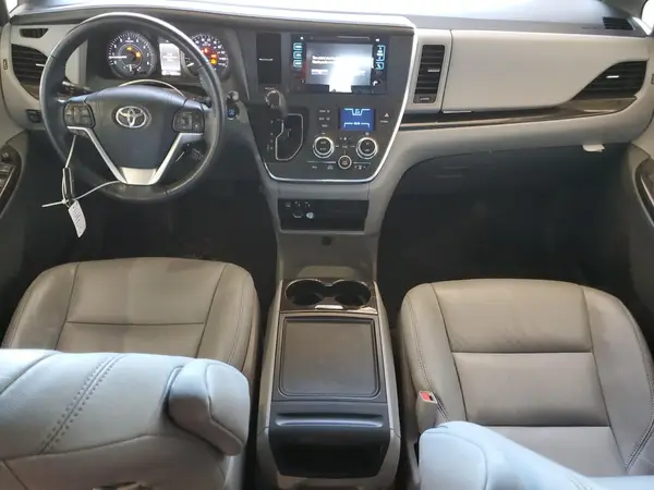 5TDDZ3DC8HS167213 2017 TOYOTA SIENNA - Image 8
