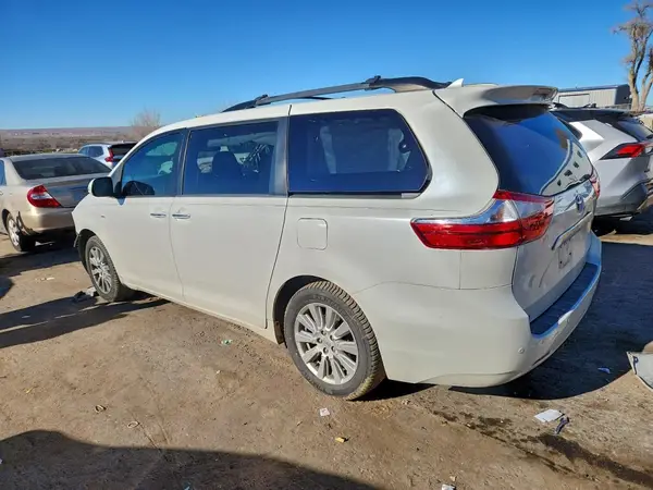 5TDDZ3DC8HS168328 2017 TOYOTA SIENNA - Image 2