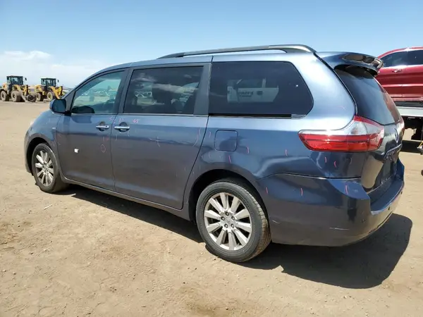 5TDDZ3DC8HS168698 2017 TOYOTA SIENNA - Image 2