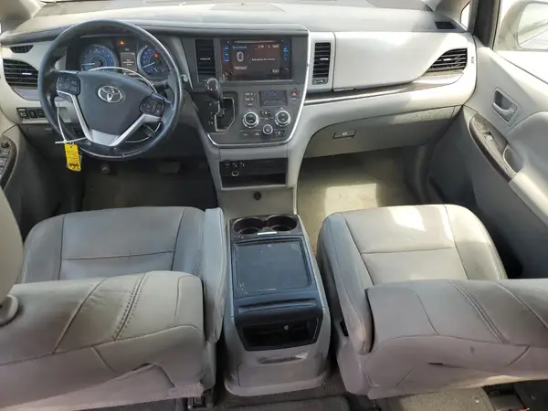 5TDDZ3DC8HS168698 2017 TOYOTA SIENNA - Image 8