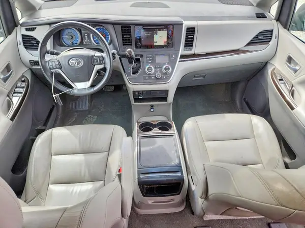5TDDZ3DC8HS170841 2017 TOYOTA SIENNA - Image 8