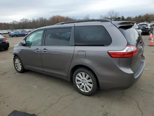 5TDDZ3DC8HS172881 2017 TOYOTA SIENNA - Image 2