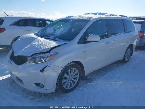 5TDDZ3DC8HS173593 2017 TOYOTA SIENNA - Image 2