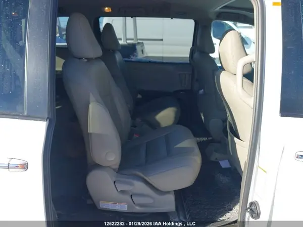 5TDDZ3DC8HS173593 2017 TOYOTA SIENNA - Image 8