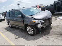 5TDDZ3DC8HS174050 2017 TOYOTA SIENNA
