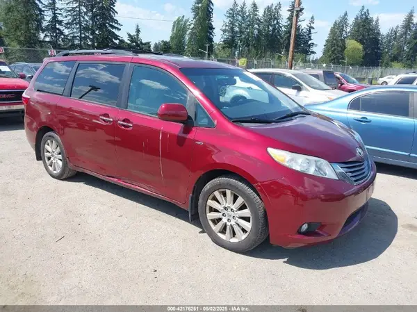 5TDDZ3DC8HS174064 2017 TOYOTA SIENNA - Image 1