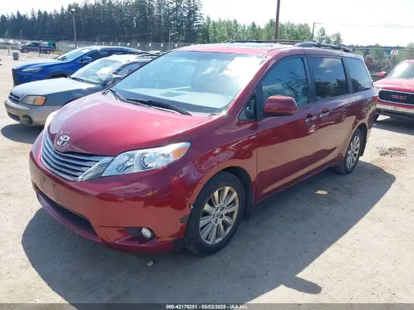 5TDDZ3DC8HS174064 2017 TOYOTA SIENNA - Image 2