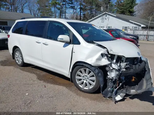 5TDDZ3DC8HS176753 2017 TOYOTA SIENNA - Image 1
