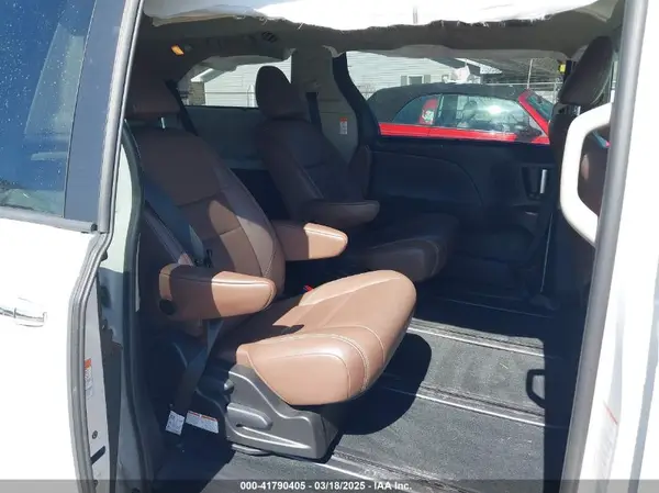 5TDDZ3DC8HS176753 2017 TOYOTA SIENNA - Image 8
